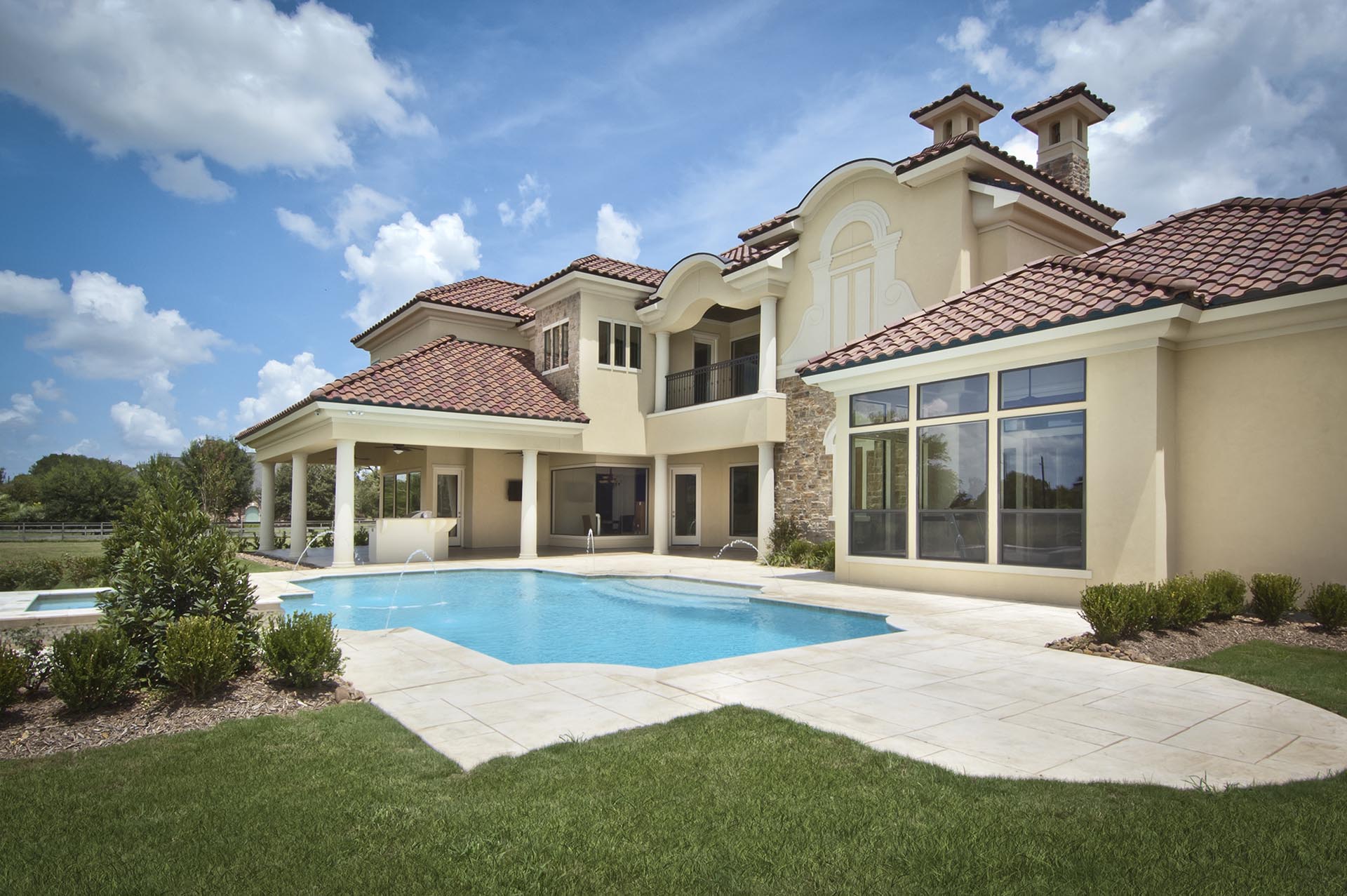 Build a Custom Pool in Your Backyard