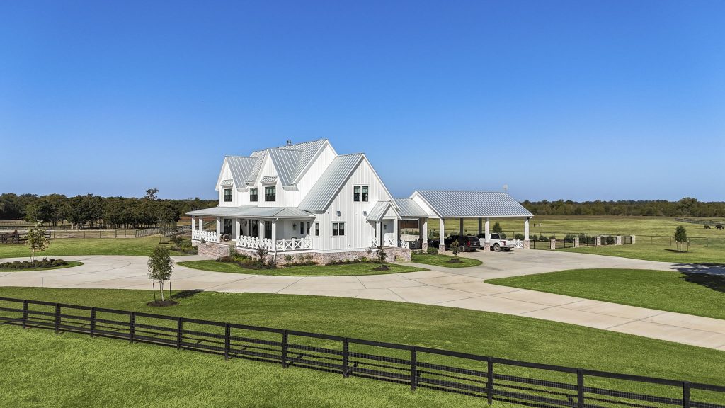 modern farmhouse by picklo homes
