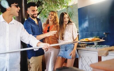 Why Hire a Luxury Outdoor Kitchen Builder?